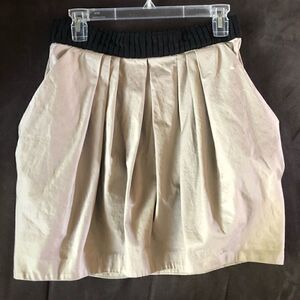 23-H&M Tan and black pleated miniskirt